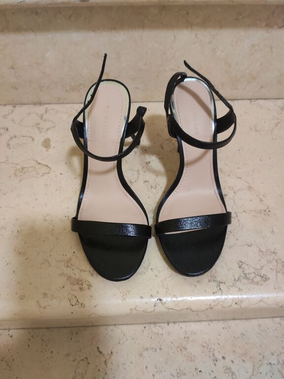 5317056 Vendo Scarpa con tacco ZARA